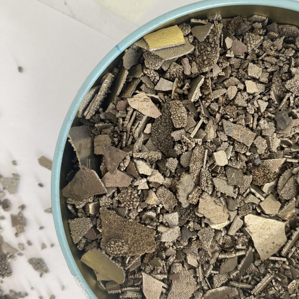 High Purity Recyclable Manganese Scrap Metal Flakes Eco-Friendly Material